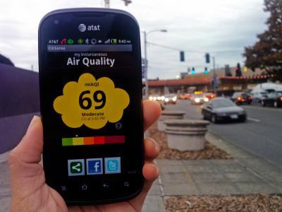 Small, portable sensors allow users to monitor exposure to pollution on their smart phones Small, portable sensors allow users to monitor exposure to pollution on their smart phones