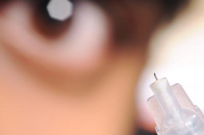 Research shows potential of microneedles to target therapeutics to the back of the eye